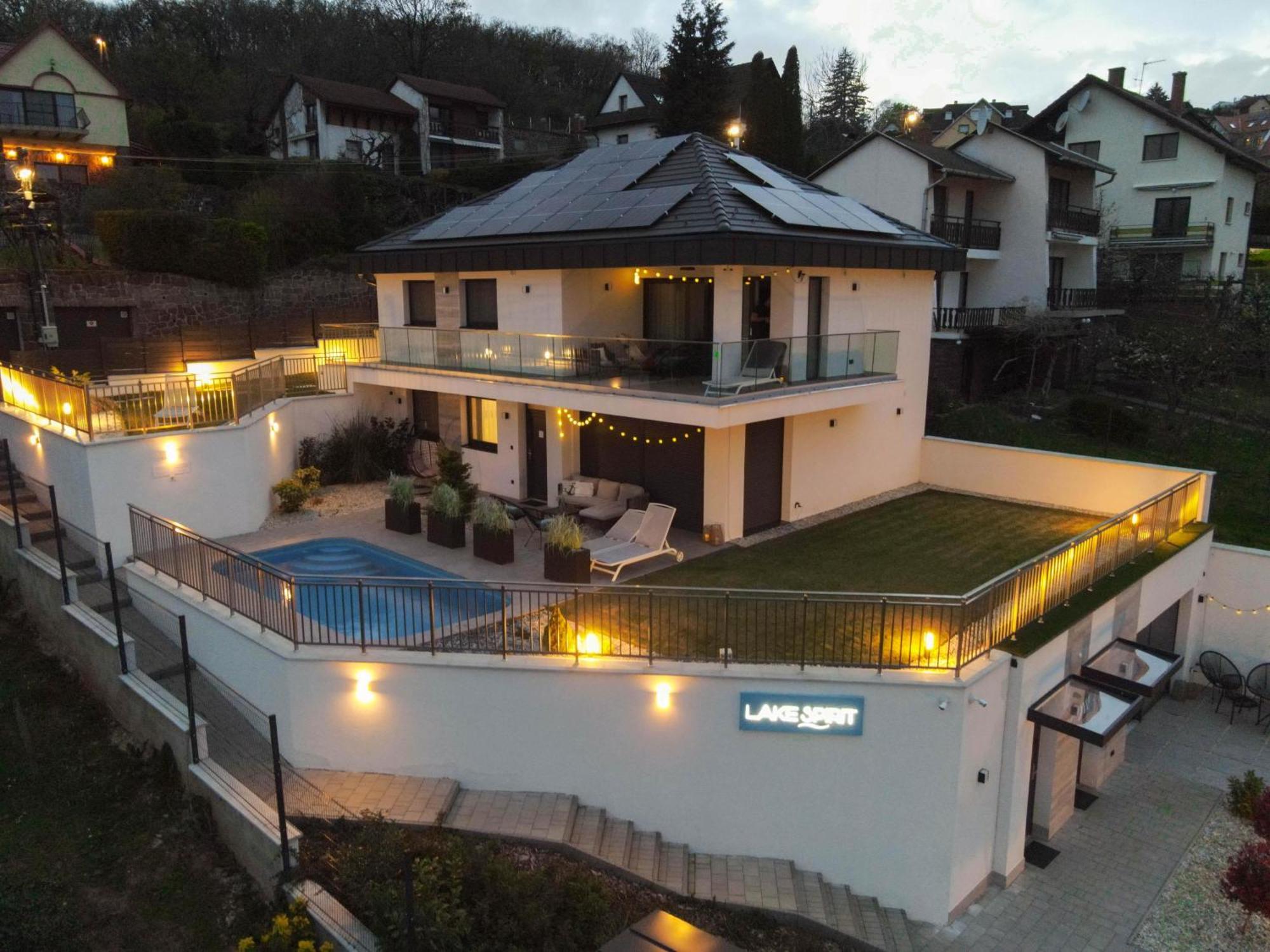 Balatonalmádi Lake Spirit Boutique Apartments מראה חיצוני תמונה
